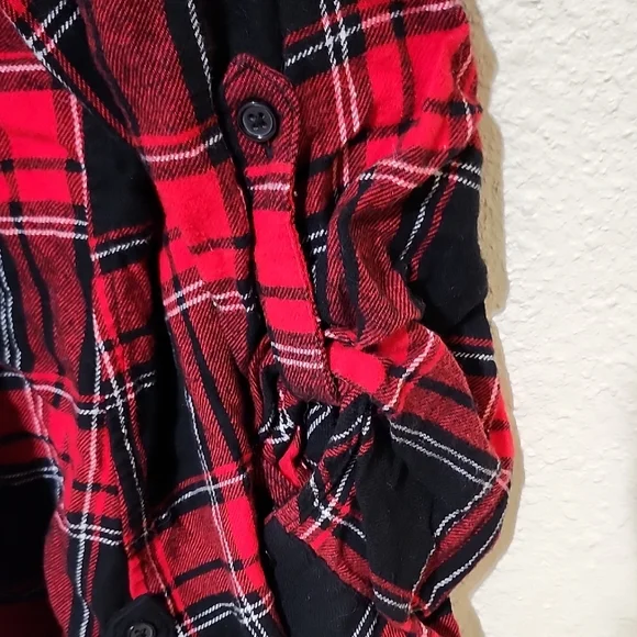 No Boundaries Red and Black Button Down Shirt - Picture 8 of 13